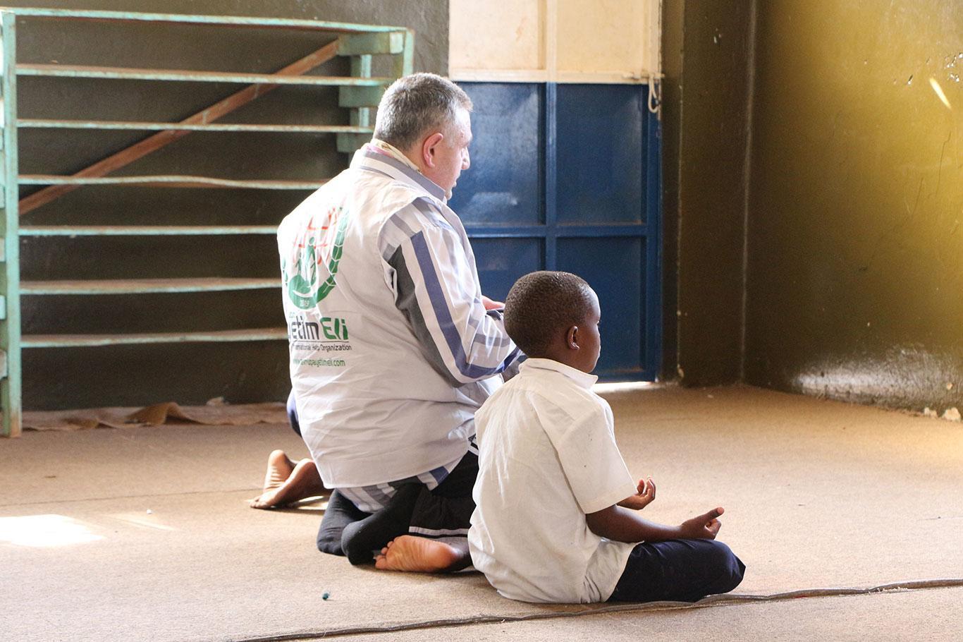 European Yetim Eli slaughters the sacrifices on behalf of philanthropists in Uganda